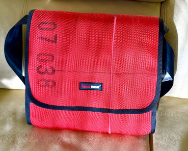 Preview: Umhängetasche Walter rot 07 038