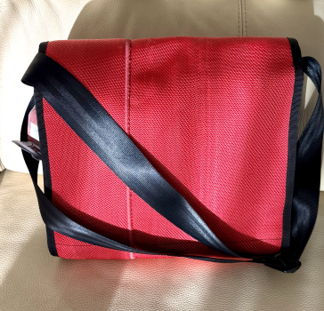 Preview: Umhängetasche Walter rot 07 038