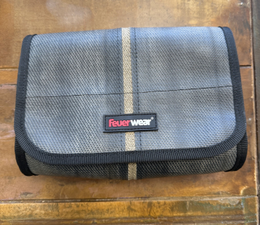 Umhängetasche Larry schwarz