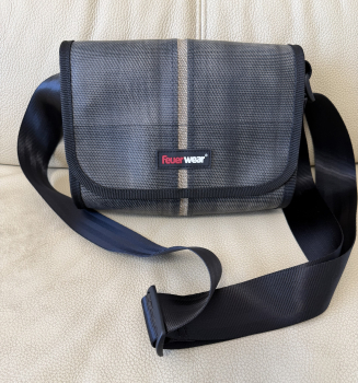 Preview: Umhängetasche Larry schwarz