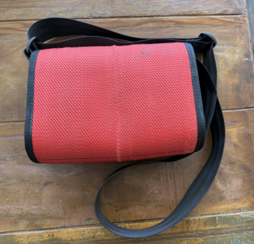 Preview: Umhängetasche Larry rot 7-250-14