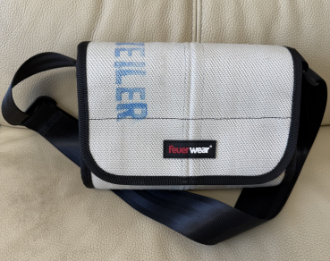 Preview: Umhängetasche Larry weiss