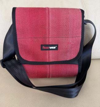 Preview: Umhängetasche Carl dunkelrot