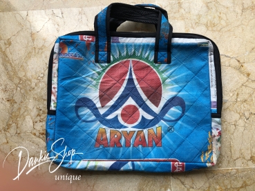 Bolso para laptop hecho de sacos de arroz reciclados