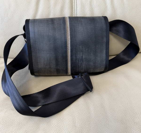 Umhängetasche Larry schwarz